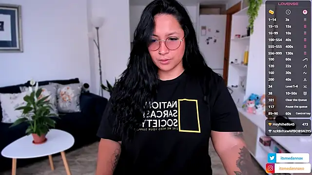 DannaaMeliza online show from 10-26-25, 08:53