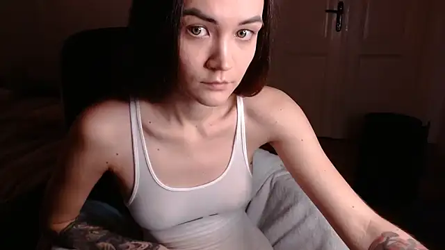 Snapshot of EvelynGG chatting on 12-18-24, 04:20 EvelynGG online show from 12-18-24, 04:20