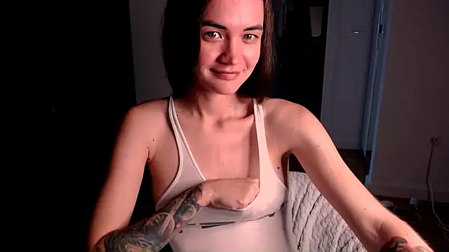 Snapshot of EvelynGG chatting on 09-16-25, 05:08 EvelynGG online show from 09-16-25, 05:08