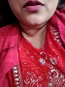 Snapshot of naughtymadam chatting on 01-13-25, 04:18 naughtymadam online show from 01-13-25, 04:18