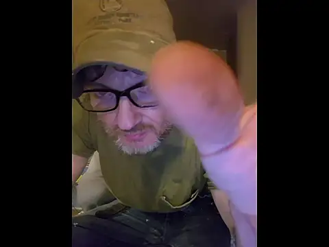 Snapshot of ROBERT0516 chatting on 06-24-26, 05:06 ROBERT0516 online show from 06-24-26, 05:06