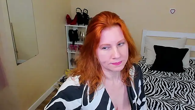 Snapshot of FoxySophia chatting on 04-29-26, 02:48 FoxySophia online show from 04-29-26, 02:48