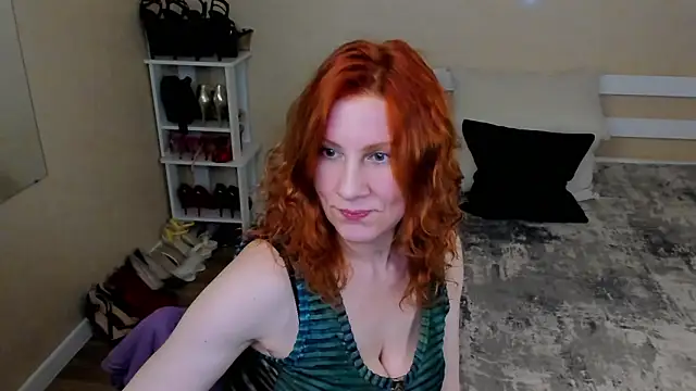 Snapshot of FoxySophia chatting on 05-22-26, 06:24 FoxySophia online show from 05-22-26, 06:24