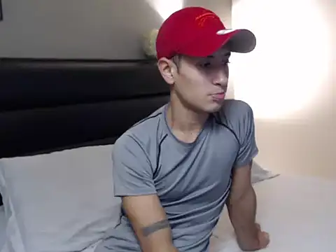 Snapshot of RetainedHound chatting on 09-30-25, 09:20 RetainedHound online show from 09-30-25, 09:20