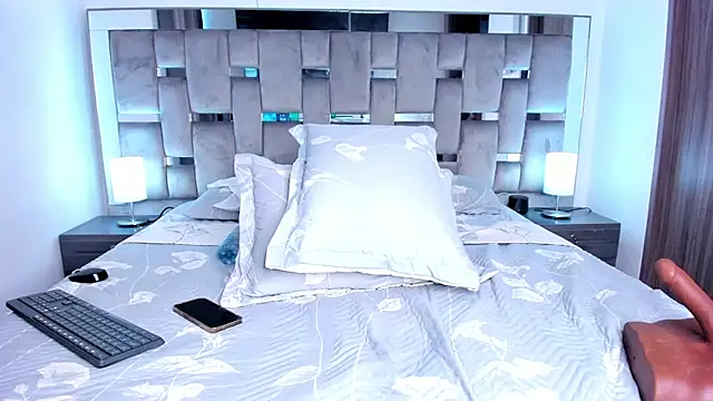 Cammiila online show from 02-15-25, 07:50