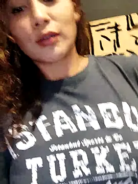 Snapshot of kinky_mila@xh chatting on 02-18-25, 01:21 kinky milaxh online show from 02-18-25, 01:21