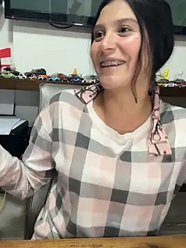 Snapshot of kinky_mila@xh chatting on 12-16-25, 11:32 kinky milaxh online show from 12-16-25, 11:32