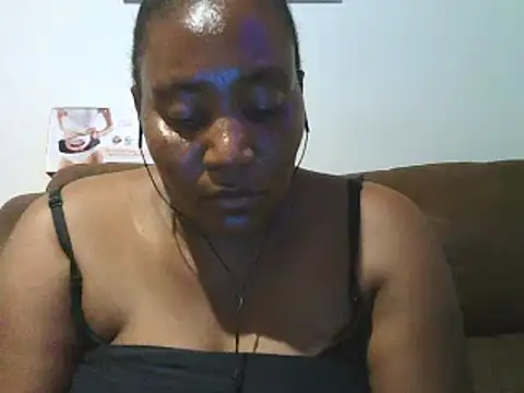 Snapshot of ebonytitts4u chatting on 01-21-25, 06:45 ebonytitts4u online show from 01-21-25, 06:45