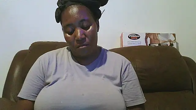 Snapshot of ebonytitts4u chatting on 03-09-25, 05:39 ebonytitts4u online show from 03-09-25, 05:39