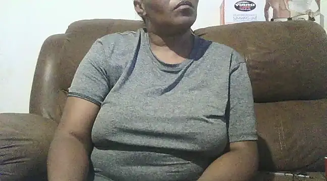 Snapshot of ebonytitts4u chatting on 03-13-25, 07:17 ebonytitts4u online show from 03-13-25, 07:17