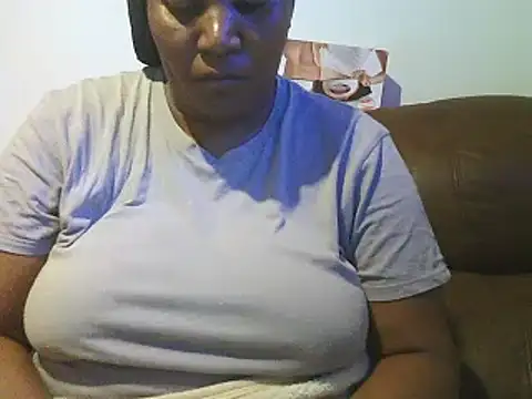Snapshot of ebonytitts4u chatting on 03-23-25, 04:38 ebonytitts4u online show from 03-23-25, 04:38