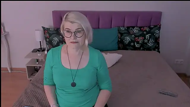 sabrinamacmarren online show from 02-09-25, 01:35