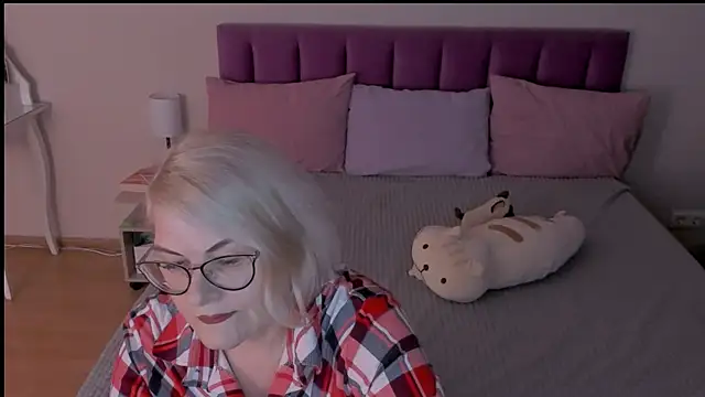 sabrinamacmarren online show from 03-15-25, 04:54