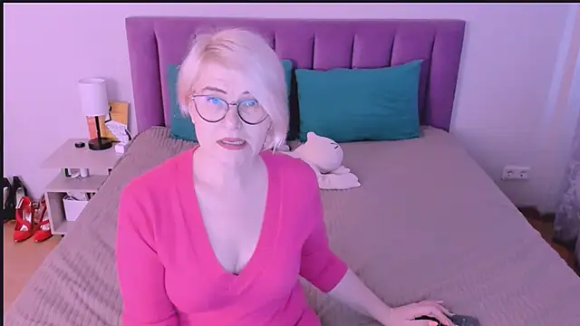 sabrinamacmarren online show from 09-26-25, 03:16