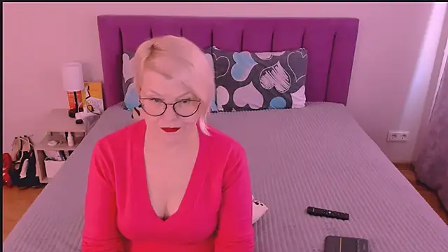 sabrinamacmarren online show from 10-08-25, 12:03