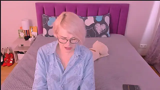 sabrinamacmarren online show from 10-15-25, 12:27