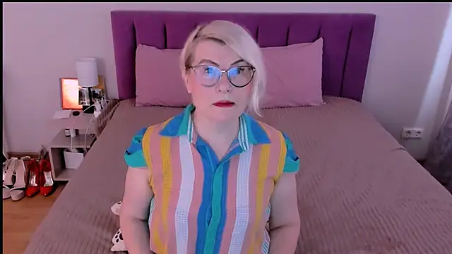 sabrinamacmarren online show from 11-24-25, 09:53