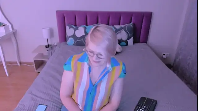 sabrinamacmarren online show from 02-19-26, 04:58