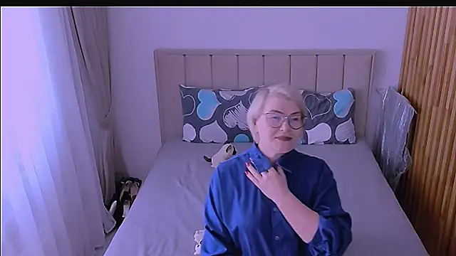 sabrinamacmarren online show from 04-20-26, 01:03