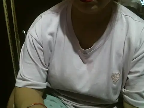 Snapshot of UrsMansi chatting on 05-15-26, 07:43 UrsMansi online show from 05-15-26, 07:43