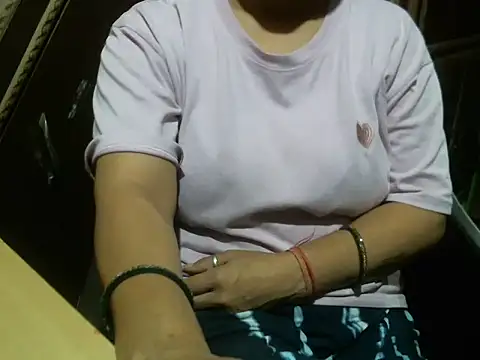Snapshot of UrsMansi chatting on 06-08-26, 01:28 UrsMansi online show from 06-08-26, 01:28