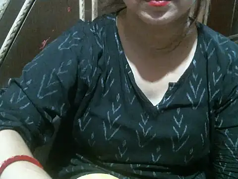 Snapshot of UrsMansi chatting on 06-12-26, 03:49 UrsMansi online show from 06-12-26, 03:49