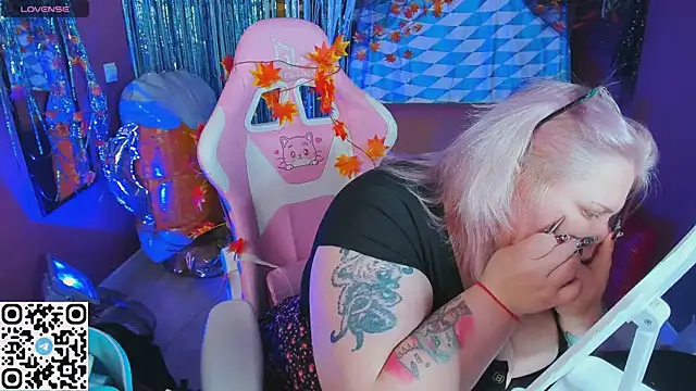 Snapshot of Yoki_Shizuko chatting on 09-15-25, 06:57 Yoki Shizuko online show from 09-15-25, 06:57