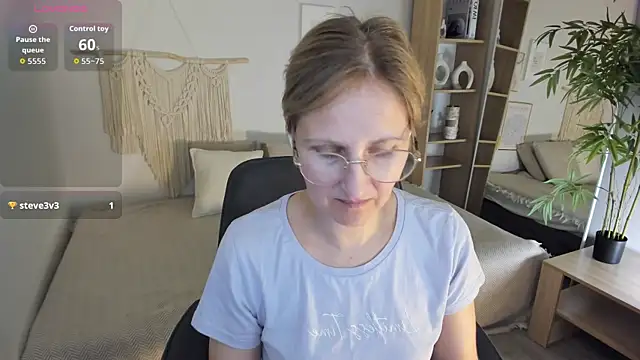 Paris Cherry online show from 09-21-25, 07:48