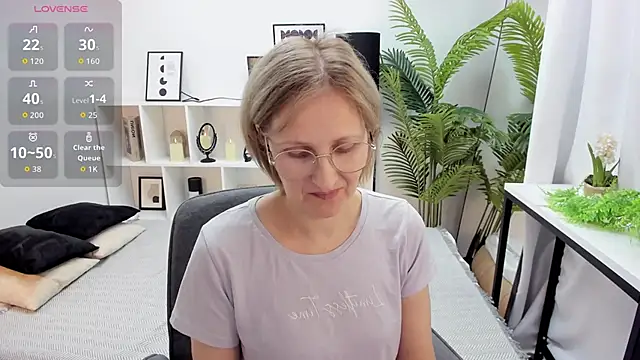 Paris Cherry online show from 09-22-25, 07:49