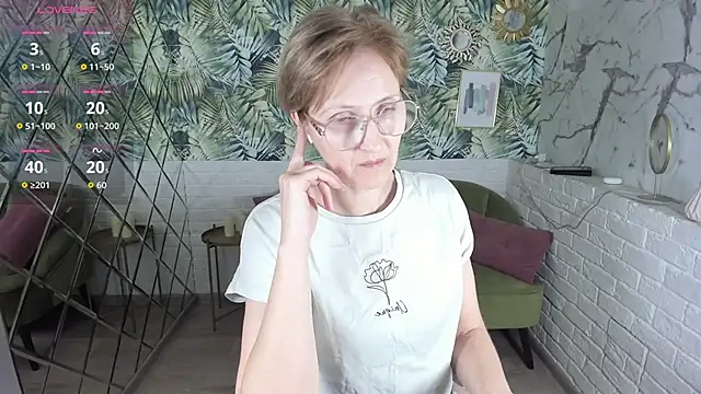 Paris Cherry online show from 12-14-25, 08:02