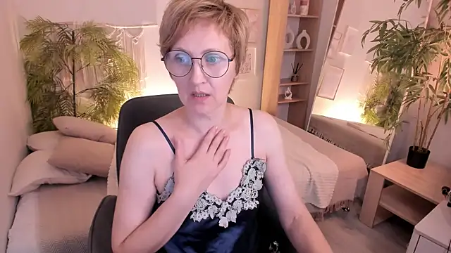 Snapshot of Paris_Cherry chatting on 08-04-26, 06:21 Paris Cherry online show from 08-04-26, 06:21