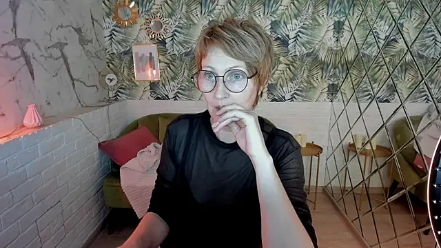 Snapshot of Paris_Cherry chatting on 08-05-26, 06:11 Paris Cherry online show from 08-05-26, 06:11