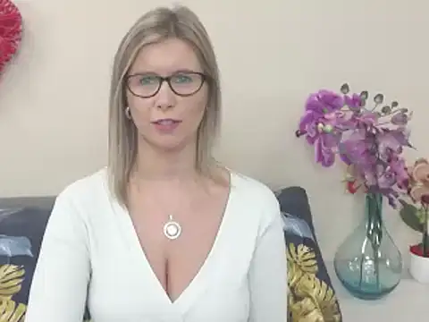 Snapshot of DoreenSexy chatting on 01-20-25, 10:18 DoreenSexy online show from 01-20-25, 10:18