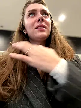 Snapshot of MariiD chatting on 12-19-25, 10:11 MariiD online show from 12-19-25, 10:11