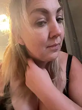 Snapshot of Anna_Alexa chatting on 01-10-25, 02:02 Anna Alexa online show from 01-10-25, 02:02