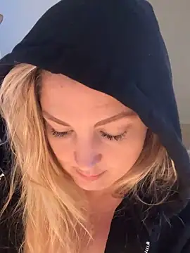 Snapshot of Anna_Alexa chatting on 01-14-25, 08:20 Anna Alexa online show from 01-14-25, 08:20