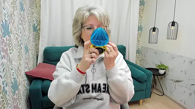 EvelynJoyful online show from 04-20-26, 05:10