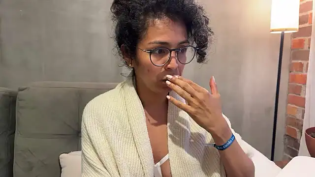 Snapshot of illaroom chatting on 10-22-25, 10:42 illaroom online show from 10-22-25, 10:42