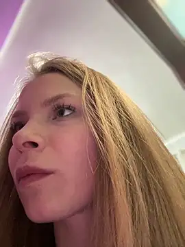 Snapshot of AnastasiaAniess chatting on 02-28-25, 09:01 AnastasiaAniess online show from 02-28-25, 09:01