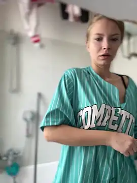 Snapshot of AnastasiaAniess chatting on 03-13-25, 09:10 AnastasiaAniess online show from 03-13-25, 09:10