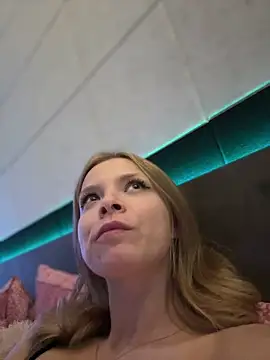 Snapshot of AnastasiaAniess chatting on 03-17-25, 08:40 AnastasiaAniess online show from 03-17-25, 08:40