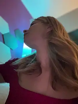 Snapshot of AnastasiaAniess chatting on 10-05-25, 06:17 AnastasiaAniess online show from 10-05-25, 06:17