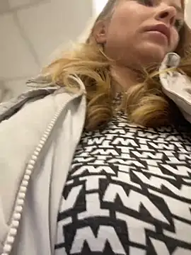 Snapshot of AnastasiaAniess chatting on 10-17-25, 06:54 AnastasiaAniess online show from 10-17-25, 06:54