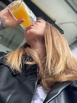 Snapshot of AnastasiaAniess chatting on 11-02-25, 11:01 AnastasiaAniess online show from 11-02-25, 11:01