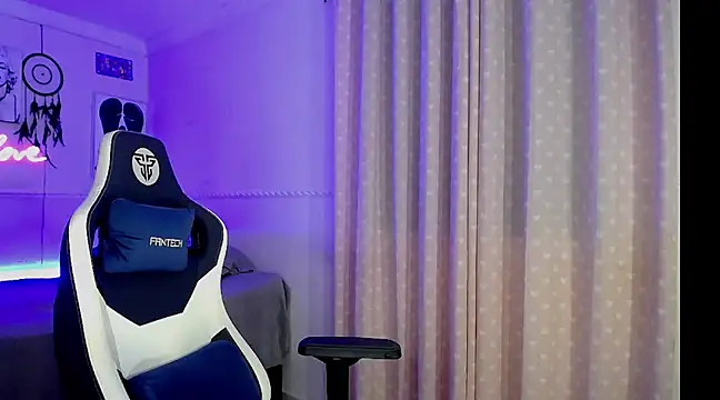 Snapshot of charlottesexxx chatting on 03-12-25, 11:44 charlottesexxx online show from 03-12-25, 11:44