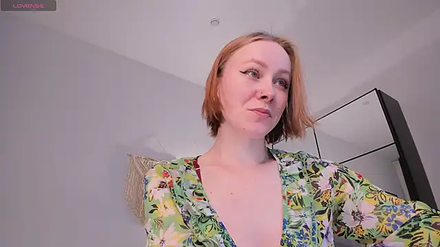 Snapshot of LilianKroft chatting on 05-07-26, 11:59 LilianKroft online show from 05-07-26, 11:59