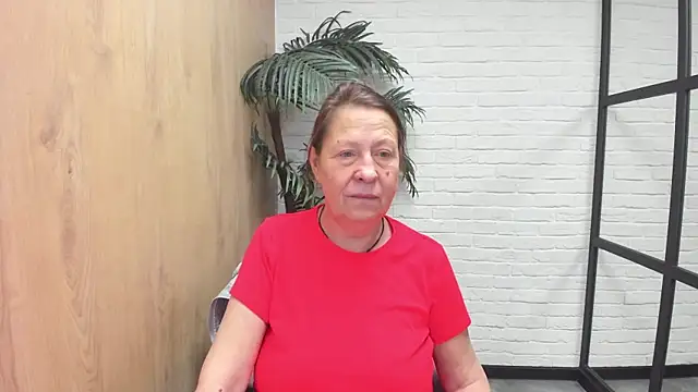 Snapshot of LindaPassionate chatting on 04-26-26, 05:16 LindaPassionate online show from 04-26-26, 05:16