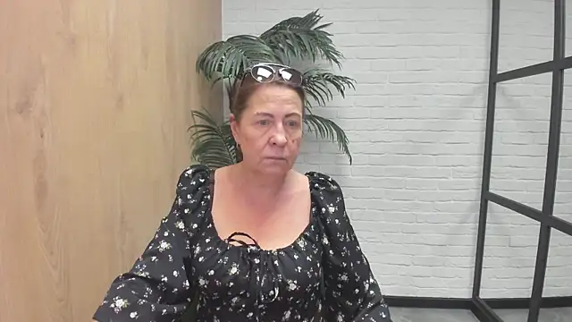 Snapshot of LindaPassionate chatting on 06-09-26, 05:19 LindaPassionate online show from 06-09-26, 05:19