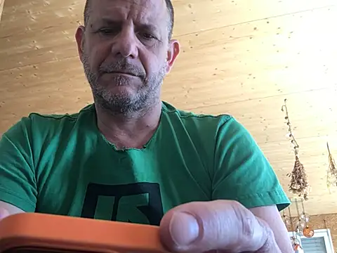 Snapshot of maxymloli chatting on 02-23-25, 01:42 maxymloli online show from 02-23-25, 01:42