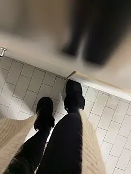 Snapshot of Wet-Pussycat chatting on 12-04-25, 04:38 Wet-Pussycat online show from 12-04-25, 04:38